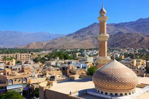 DIA 15 – MUSCAT | GRAN MEZQUITA SULTAN | EXCURSION A NIZWA – 14 DE OCTUBRE